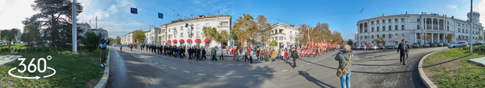 Праздничная колонна КПРФ на площади Лазарева в Севастополе