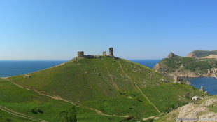 Крепостная гора и крепость Чембало