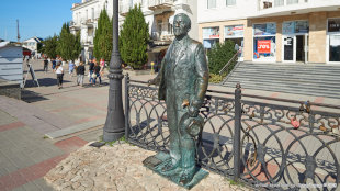 Памятник Куприну в Балаклаве