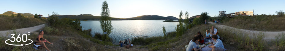 Озеро у горы Гасфорта, на закате дня