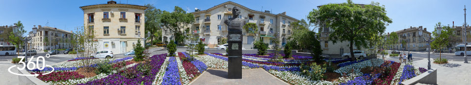 Памятник адмиралу Кузнецову