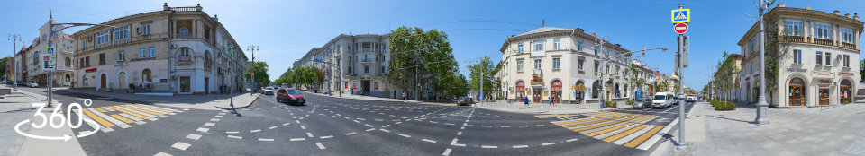 Перекресток улиц Б.Морская, Суворова и Адмирала Октябрьского