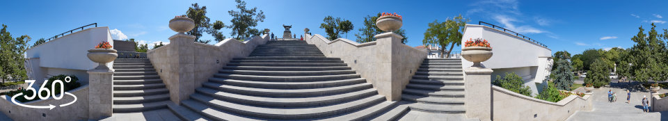 Лестница на северном входе на Матросский бульвар