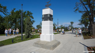 Памятник в честь 100-летия изобретения радио А.С. Поповым