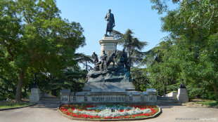 Памятник Тотлебену на Историческом бульваре