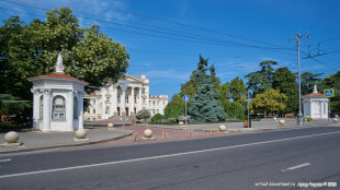 Площадь у Дворца пионеров