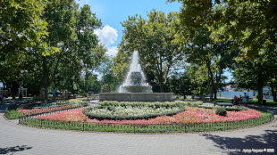 Главный фонтан на Приморском бульваре