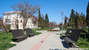 Сквер на улице Льва Толстого