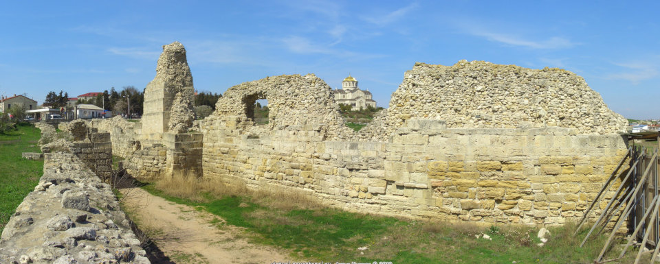 Крепостные стены Херсонеса