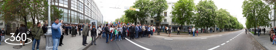 Первые лица Севастополя во главе колонны трудящихся на демонстрации 1 мая 2014 г.