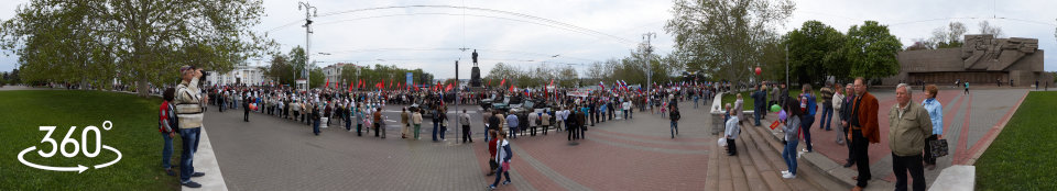 Праздничная демонстрация трудящихся на площади Нахимова