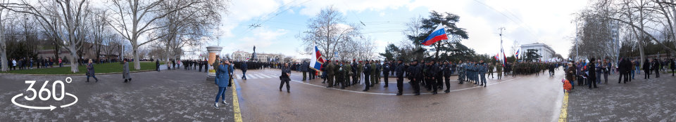 Севастопольский Беркут во главе колонны отрядов самообороны