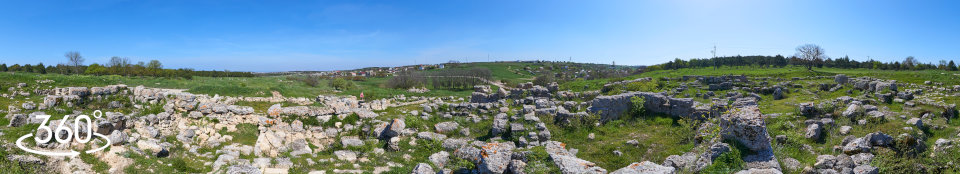 Вид на основной комплекс в античном поселении в районе балки Бермана
