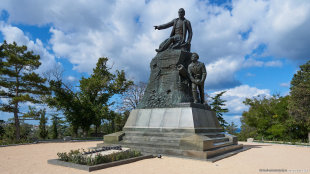 Памятник Корнилову