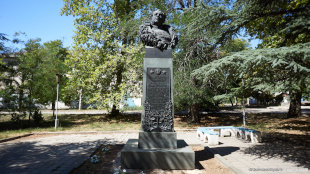 Памятник Папанину