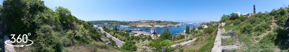 Вид на Южную бухту и Центральный холм Севастополя - панорама 360 градусов