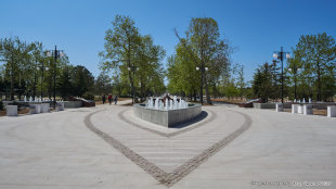 Площадь трех фонтанов