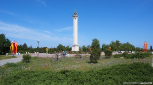 Центральная площадь парка