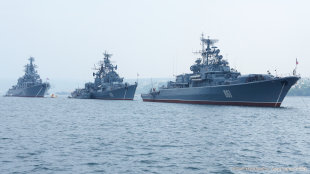 Военные корабли на рейде перед Днем ВМФ