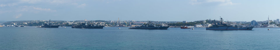 Корабли на рейде Севастопольской бухты 2014, вид с мыса Радиогорка