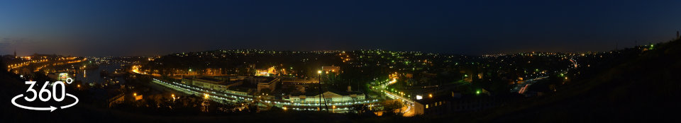 Фото ночного города, вид на Севастопольский вокзал