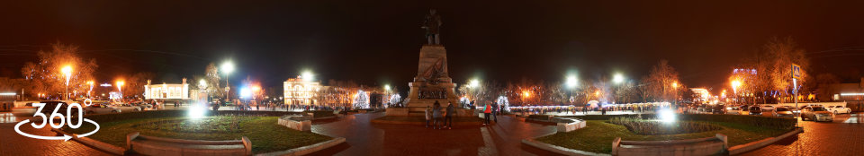 Площадь Нахимова в Севастополе ночью