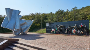 Памятник азербайджанским воинам на Сапун-горе