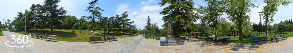 Сквер Севастопольских курсантов, памятник женщинам-фронтовикам