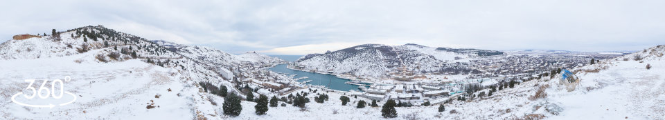 Панорамный вид на зимнюю Балаклаву