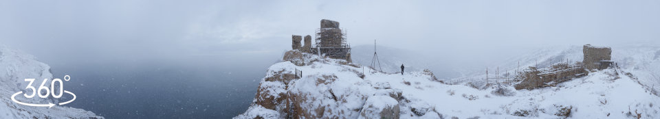 Донжон крепости Чембало в снегопад - цилиндрическая панорама 360 градусов