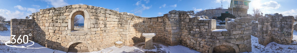 Храм-часовня X-XIII веков в снегу - панорама 360 градусов