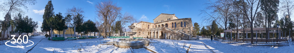 Византийский дворик в снегу - сферическая панорама 360 градусов