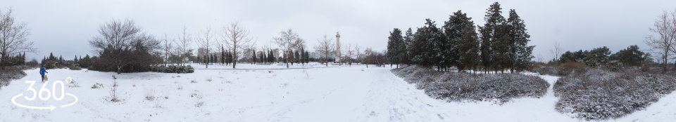 Аллея парка Победы в снегу