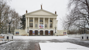 Театр Луначарского в снегу