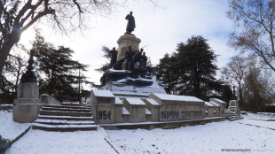 Памятник Тотлебену в снегу